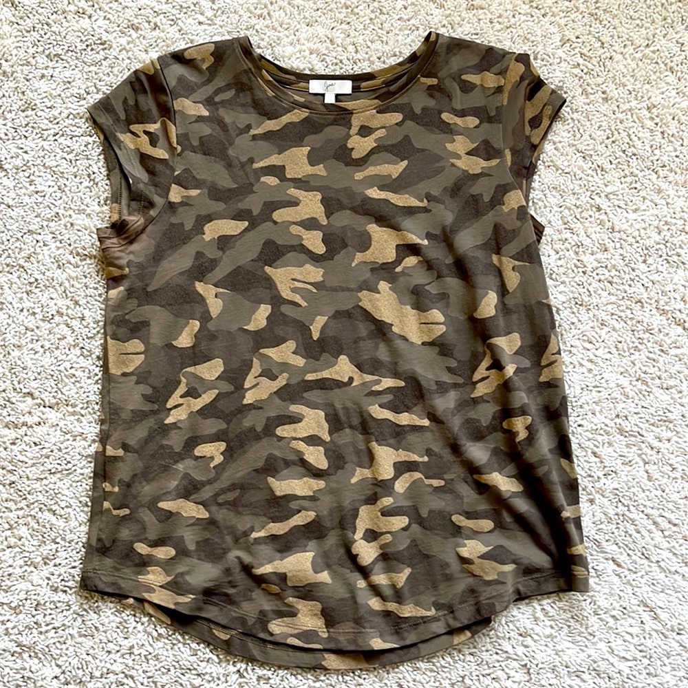 Joie camo t-shirt!